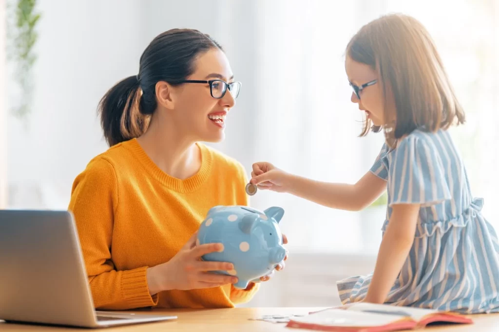 A imagem atual não possui texto alternativo. O nome do arquivo é: Financial-Education-to-children.webp